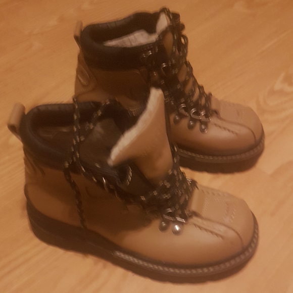 👢 Nevada "Maggie" Brown Leather Ankle-High Hiking Boots - Picture 3 of 8